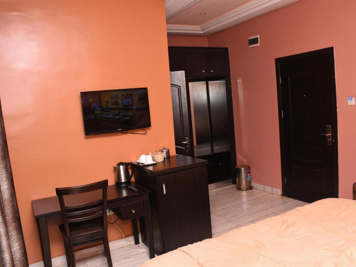 Hard Break Hotel Enugu Exteriör bild