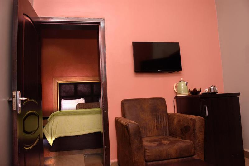 Hard Break Hotel Enugu Exteriör bild