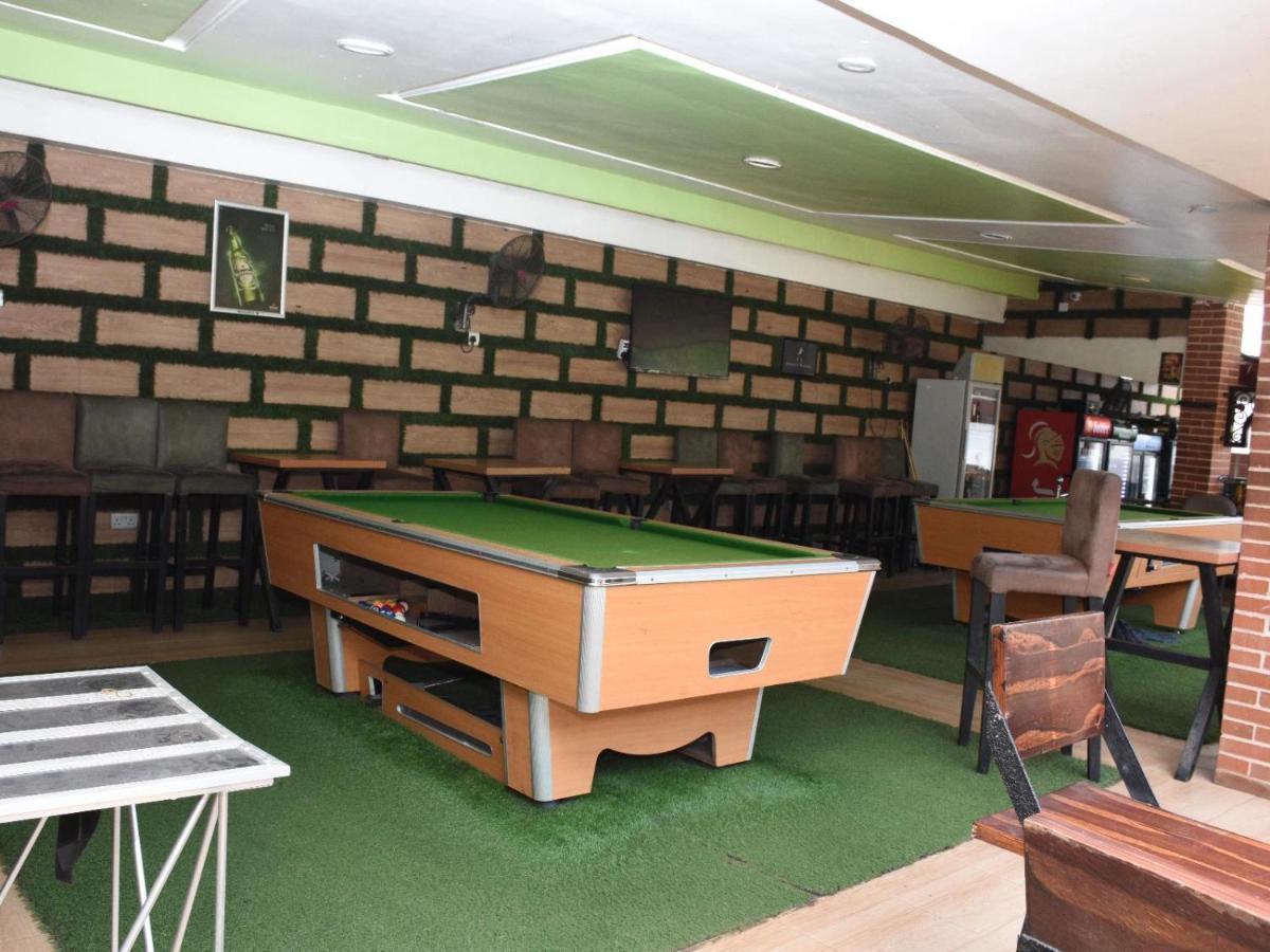 Hard Break Hotel Enugu Exteriör bild